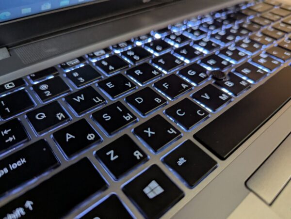 Ультрабук HP EliteBook 840 G3 / 14" (1366x768) TN / Intel Core i5-6200U (2 (4) ядра по 2.3 - 2.8 GHz) / 8 GB DDR4 / 240 GB SSD / Intel HD Graphics 520 / WebCam / TouchID / Windows 10 - Зображення 6