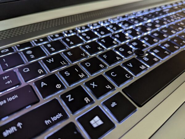 Ультрабук HP EliteBook 850 G6 / 15.6" (1920x1080) IPS / Intel Core i7-8565U (4 (8) ядра по 1.8 - 4.6 GHz) / 16 GB DDR4 / 512 GB SSD / Intel UHD Graphics / TouchID / WebCam / Windows 10 - Зображення 6