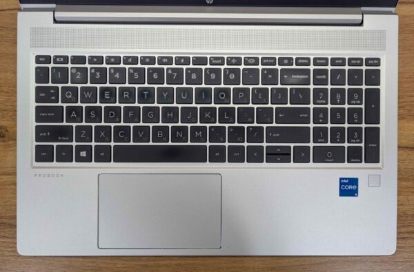 Ультрабук HP ProBook 650 G8 / 15.6" (1366x768) TN / Intel Core i5-1135G7 (4 (8) ядра по 4.2 GHz) / 16 GB DDR4 / 512 GB SSD / Intel Iris Xe Graphics / WebCam / Fingerprint / Windows 11 - Зображення 3