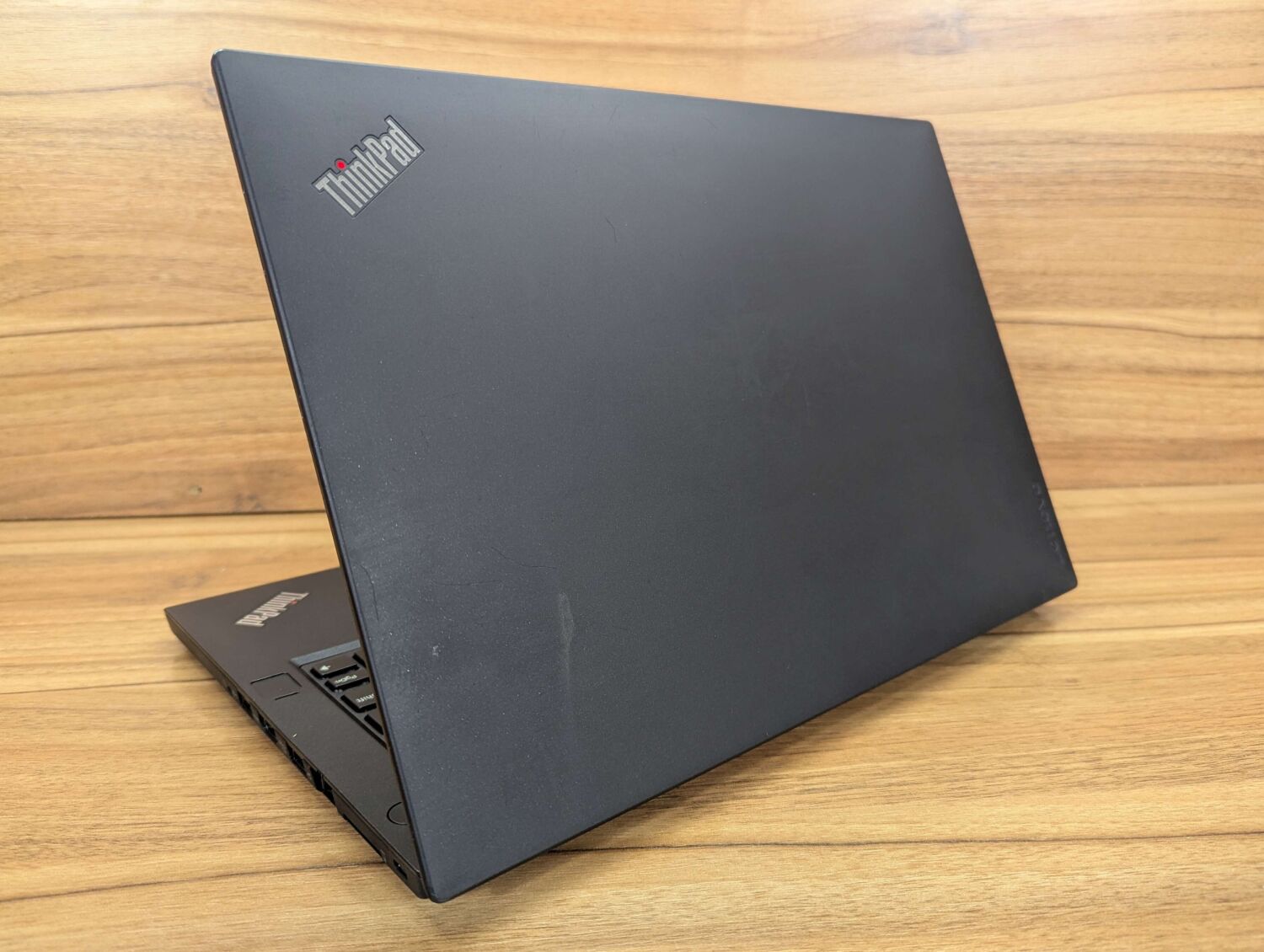 Ультрабук Lenovo ThinkPad T470 / 14" (1366x768) TN / Intel Core i5-7200U (2 (4) ядра по 2.5 - 3.1 GHz) / 8 GB DDR4 / 240 GB SSD / Intel HD Graphics 520 / WebCam / TouchID / Windows 10 - Зображення 6