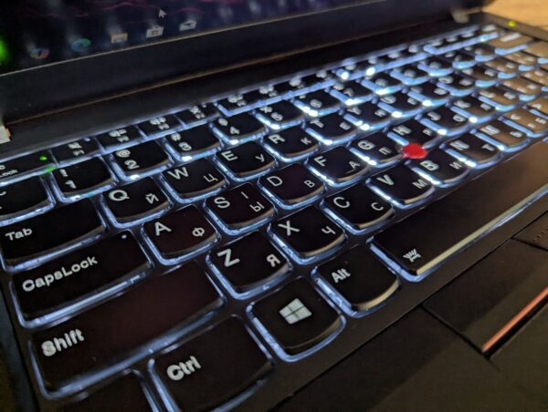 Ультрабук Lenovo ThinkPad T470 / 14" (1920x1080) IPS Touch / Intel Core i7-7600U (2 (4) ядра по 2.8 - 3.9 GHz) / 8 GB DDR4 / 240 GB SSD / Intel HD Graphics 520 / WebCam / TouchID / Windows 10 - Зображення 6