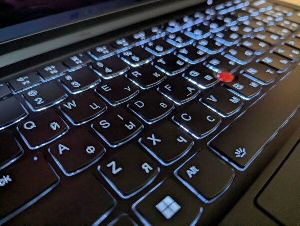 Ультрабук Lenovo ThinkPad X1 Carbon Gen9 / 14" (1920x1200) IPS Touch / Intel Core i7-1185G7 (4 (8) ядра по 3.0 - 4.8 GHz) / 32 GB DDR4 / 480 GB SSD / Intel Iris Xe Graphics / WebCam / Windows 11 - Зображення 6