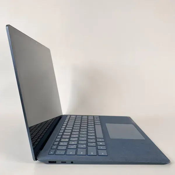 Ультрабук Microsoft Surface Laptop 3 / 13.5" (2256x1504) IPS Touch / Intel Core i5-1035G7 (4 (8) ядра по 1.2 - 3.7 GHz) / 8 GB DDR4 / 256 GB SSD / Intel Iris Plus Graphics / WebCam / USB Type-C - Зображення 4