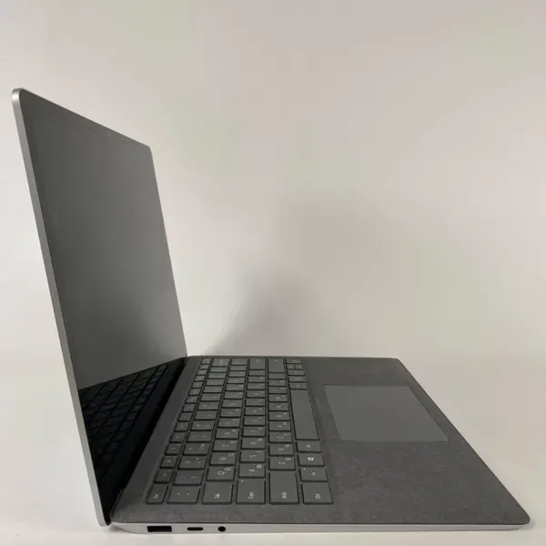 Ультрабук Microsoft Surface Laptop 4 / 13.5" (2256x1504) IPS Touch / AMD Ryzen 5 4680U (6 (12) ядер по 2.2 - 4.0 GHz) / 8 GB DDR4 / 256 GB SSD / AMD Radeon RX Vega 7 / WebCam / USB Type-C - Зображення 4