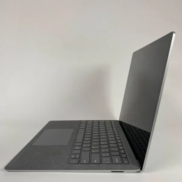 Ультрабук Microsoft Surface Laptop 4 / 13.5" (2256x1504) IPS Touch / AMD Ryzen 5 4680U (6 (12) ядер по 2.2 - 4.0 GHz) / 8 GB DDR4 / 256 GB SSD / AMD Radeon RX Vega 7 / WebCam / USB Type-C - Зображення 5