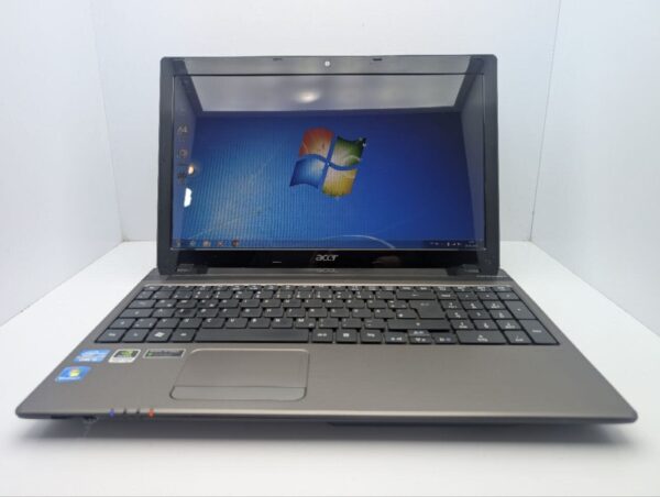 Ноутбук Acer Aspire E1-531G / 15.6" (1366x768) TN / Intel Core i3-2310M (2 (4) ядра по 2.1 GHz) / 6 GB DDR3 / 1000 GB HDD / nVidia GeForce GT 520M, 1 GB GDDR3, 64-bit / WebCaM / DVD-ROM - Зображення 2
