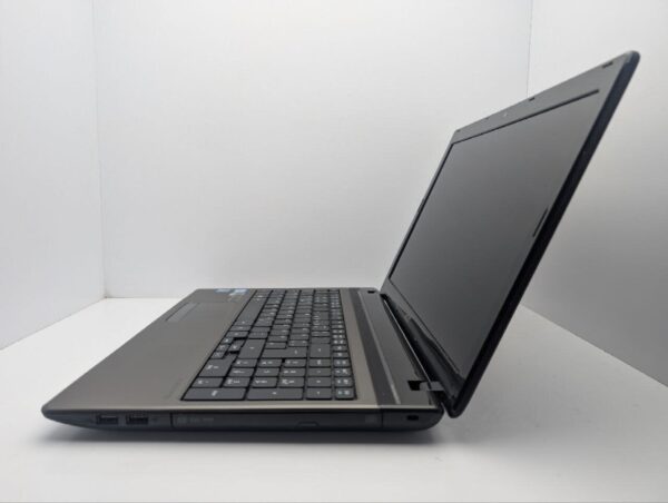 Ноутбук Acer Aspire E1-531G / 15.6" (1366x768) TN / Intel Core i3-2310M (2 (4) ядра по 2.1 GHz) / 6 GB DDR3 / 1000 GB HDD / nVidia GeForce GT 520M, 1 GB GDDR3, 64-bit / WebCaM / DVD-ROM - Зображення 5