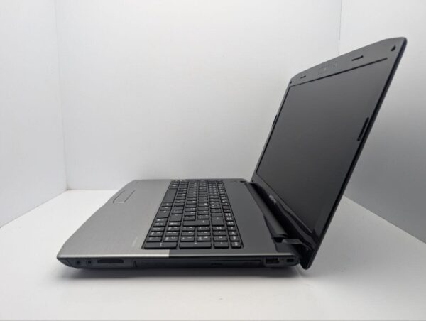 Ноутбук Medion Akoya P6812 / 15.6" (1366x768) TN / Intel Core i3-2330M (2 (4) ядра по 2.2 GHz) / 6 GB DDR3 / 500 GB HDD / nVidia GeForce GT 555M, 1 GB GDDR3, 128-bit / WebCam / DVD-ROM - Зображення 5