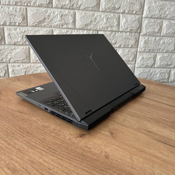 Ігровий ноутбук Lenovo Legion 5 Pro 16ACH6H / 16" (2560x1600) IPS / AMD Ryzen 7 5800H (8 (16) ядер по 3.2 - 4.4 GHz) / 16 GB DDR4 / 1000 GB SSD NVMe / nVidia GeForce RTX 3070, 8 GB GDDR6, 256-bit / WebCam - Зображення 6