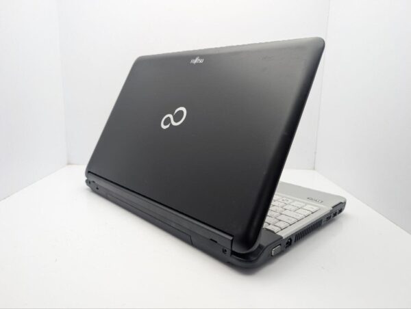 Ноутбук Fujitsu Lifebook A530 / 15" (1366x768) TN / Intel Core i3-370M (2 (4) ядра по 2.4 GHz) / 6 GB DDR3 / 120 GB SSD / Intel HD Graphics / WebCam / DVD-ROM - Зображення 8