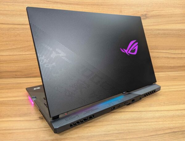 Ігровий ноутбук Asus ROG Strix G733Q / 17.3" (1920x1080) IPS / AMD Ryzen 9 5900HX (8 (16) ядер по 3.3 - 4.6 GHz) / 32 GB DDR4 / 1000 GB SSD / nVidia GeForce RTX 3080, 16 GB GDDR6, 256-bit / Windows 11 - Зображення 9