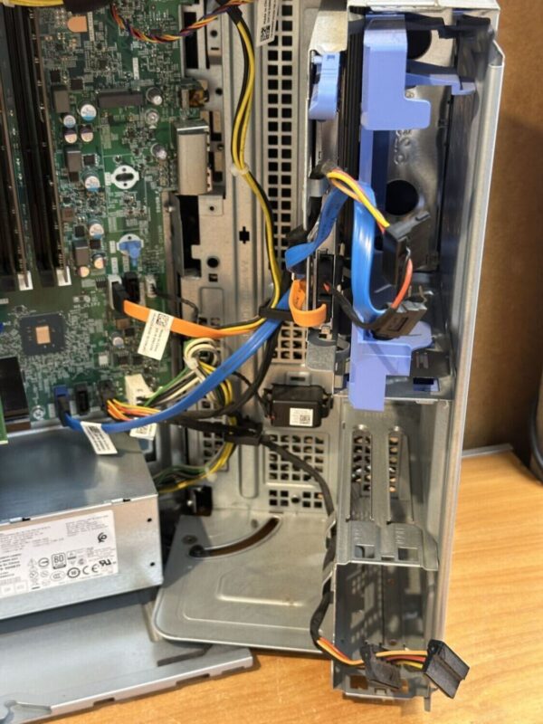 Ігровий ПК Dell OptiPlex 7050 Tower / Intel Core i7-7700 (4 (8) ядра по 3.6 - 4.2 GHz) / 16 GB DDR4 / 240 GB SSD / AMD Radeon R7 450, 4 GB GDDR5, 128-bit / 240W / DVD-ROM / DisplayPort - Зображення 8