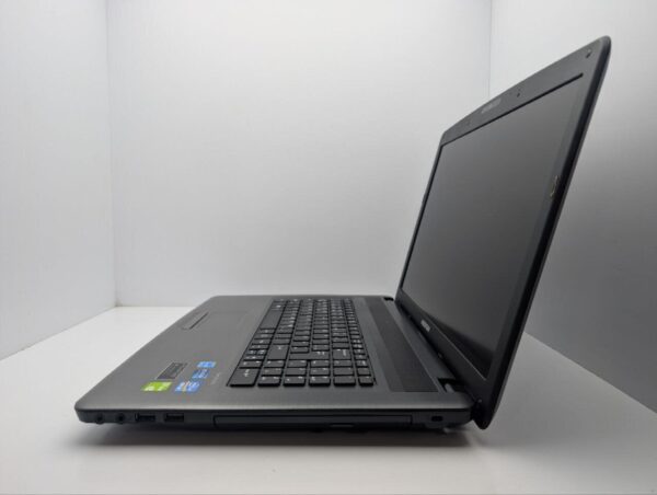 Ноутбук Medion Akoya P7818 / 17.3" (1600x900) TN / Intel Core i3-3110M (2 (4) ядра по 2.4 GHz) / 8 GB DDR3 / 750 GB HDD / nVidia GeForce GT 730M, 2 GB GDDR3, 128-bit / WebCam / DVD-ROM - Зображення 5