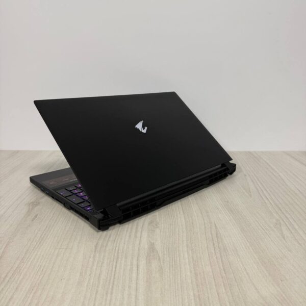 Ігровий ноутбук Б-клас Gigabyte Aorus 15G YC / 15.6" (1920x1080) IPS / Intel Core i7-10870H (8 (16) ядер по 2.2 - 5.0 GHz) / 16 GB DDR4 / 1000 GB SSD NVMe / nVidia GeForce RTX 3080, 16 GB GDDR6, 256-bit / WebCam - Зображення 6
