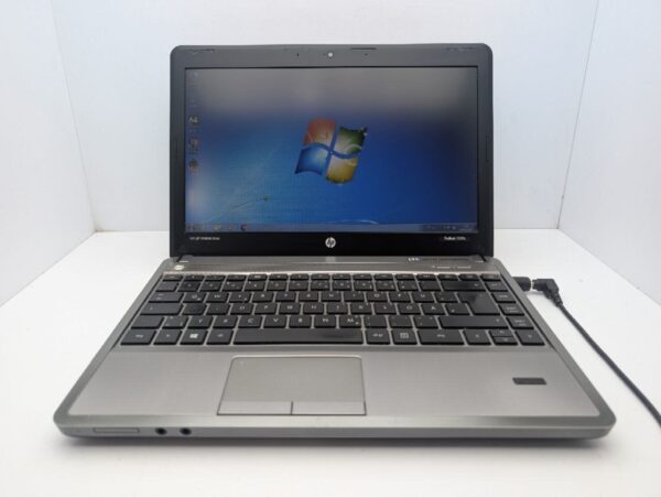 Ноутбук HP ProBook 4340s / 13.3" (1366x768) TN / Intel Core i3-3110M (2 (4) ядра по 2.4 GHz) / 8 GB DDR3 / 750 GB HDD / Intel HD Graphics 4000 / WebCam - Зображення 2