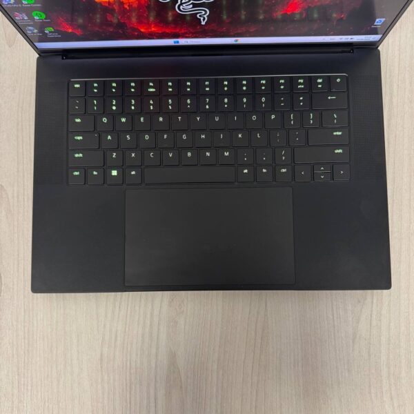 Ігровий ноутбук Razer Blade 16 RZ09-0483 / 16" (2560x1600) MiniLED / Intel Core i9-13950HX (24 (32) ядра по 2.2 - 5.5 GHz) / 32 GB DDR5 / 2000 GB SSD NVMe / nVidia GeForce RTX 4090, 16 GB GDDR6, 256-bit / WebCam - Зображення 7