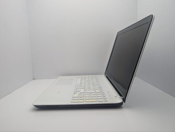 Ноутбук Sony Vaio SVF152 / 15.6" (1366x768) TN / Intel Pentium 2117U (2 ядра по 1.8 GHz) / 8 GB DDR3 / 1000 GB HDD / Intel HD Graphics 2500 / WebCam / DVD-ROM - Зображення 5