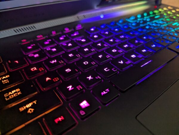 Ігровий ноутбук Asus ROG Strix G733Q / 17.3" (1920x1080) IPS / AMD Ryzen 9 5900HX (8 (16) ядер по 3.3 - 4.6 GHz) / 32 GB DDR4 / 1000 GB SSD / nVidia GeForce RTX 3080, 16 GB GDDR6, 256-bit / Windows 11 - Зображення 7