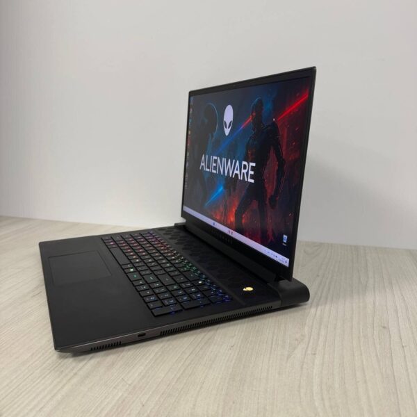 Ігровий ноутбук Dell Alienware m18 R1 / 18" (2560x1600) IPS / Intel Core i9-13900HX (24 (32) ядер по 2.2 - 5.4 GHz) / 32 GB DDR5 / 1000 GB SSD NVMe / nVidia GeForce RTX 4080, 12 GB GDDR6, 192-bit / WebCam - Зображення 5