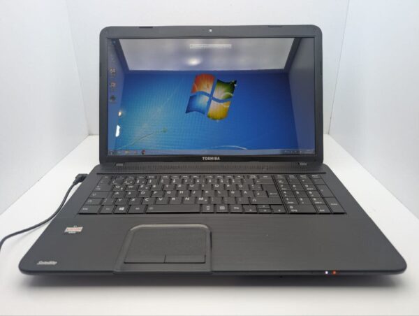 Ноутбук Toshiba Satellite C870D / 17.3" (1600x900) TN / AMD E1-1200 (2 ядра по 1.4 GHz) / 6 GB DDR3 / 120 GB SSD / AMD Radeon HD 7310 Graphics / WebCam / DVD-ROM - Зображення 2