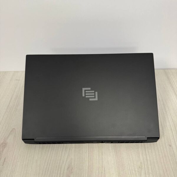 Ігровий ультрабук Б-клас MainGear Vector Pro MG-VCP17A / 17.3" (2560x1440) IPS / AMD Ryzen 9 5900HX (8 (16) ядер по 3.3 - 4.6 GHz) / 16 GB DDR4 / 1000 GB SSD NVMe / nVidia GeForce RTX 3070, 8 GB GDDR6, 256-bit / WebCam - Зображення 3
