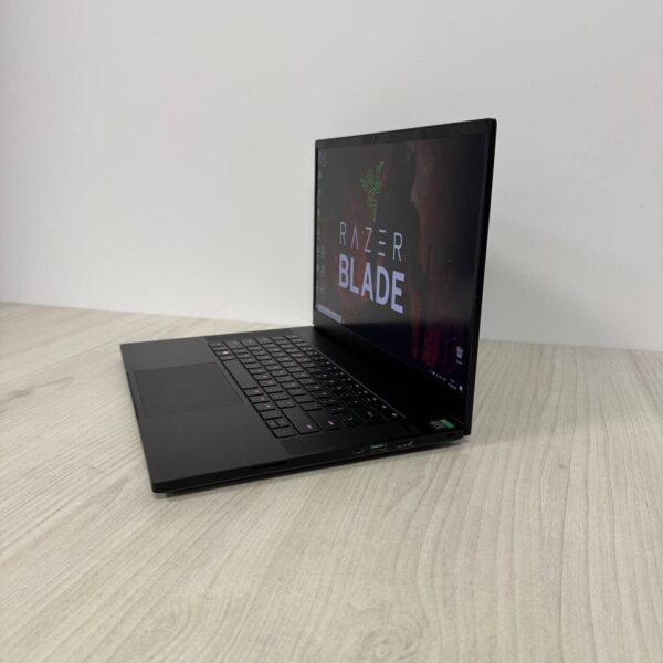 Ігровий ноутбук Б-клас Razer Blade 15 RZ09-0409 / 15.6" (1920x1080) IPS / Intel Core i7-10875H (8 (16) ядер по 2.3 - 5.1 GHz) / 16 GB DDR4 / 1000 GB SSD NVMe / nVidia GeForce RTX 2080 Super Max-Q, 8 GB GDDR6, 256-bit / WebCam - Зображення 5