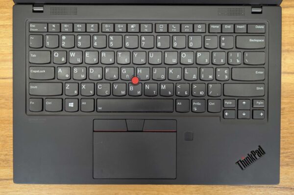 Ультрабук Lenovo ThinkPad X1 Carbon Gen8 / 14" (1920x1080) IPS / Intel Core i5-10210U (4 (8) ядра по 1.6 - 4.2 GHz) / 8 GB DDR4 / 512 GB SSD / Intel UHD Graphics / WebCam / Windows 10 - Зображення 3