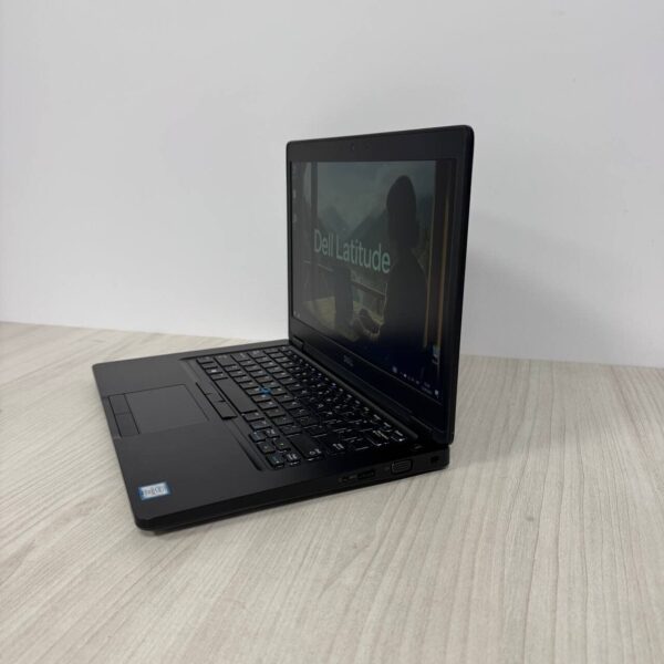 Ультрабук Б-клас Dell Latitude 5480 / 14" (1920x1080) IPS / Intel Core i5-7440HQ (4 ядра по 2.8 - 3.8 GHz) / 8 GB DDR4 / 128 GB SSD M.2 / Intel HD Graphics 630 / WebCam - Зображення 5