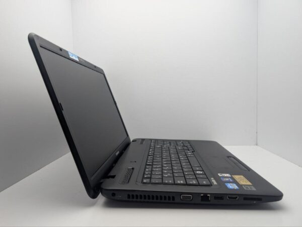 Ноутбук Toshiba Satellite Pro L770 / 17.3" (1600x900) TN / Intel Core i3-2330M (2 (4) ядра по 2.2 GHz) / 6 GB DDR3 / 500 GB HDD / Intel HD Graphics 3000 / WebCam / DVD-ROM - Зображення 4