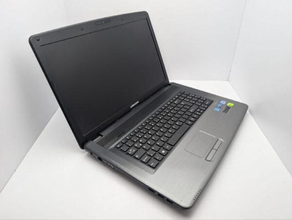 Ноутбук Medion Akoya P7818 / 17.3" (1600x900) TN / Intel Core i3-3110M (2 (4) ядра по 2.4 GHz) / 8 GB DDR3 / 750 GB HDD / nVidia GeForce GT 730M, 2 GB GDDR3, 128-bit / WebCam / DVD-ROM - Зображення 6