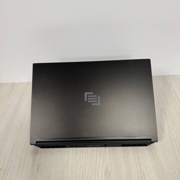 Ігровий ноутбук Б-клас Maingear Vector Pro 2 MG-VCP2-15I3070T / 15.6" (2560x1440) IPS / Intel Core i9-12900H (14 (20) ядер по 3.8 - 5.0 GHz) / 16 GB DDR5 / 512 GB SSD NVMe / nVidia GeForce RTX 3070 Ti, 8 GB GDDR6, 256-bit / WebCam - Зображення 3