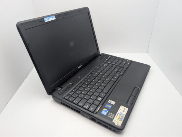 Ноутбук Toshiba Satellite C660 / 15.6" (1366x768) TN / Intel Core i3-370M (2 (4) ядра по 2.4 GHz) / 6 GB DDR3 / 1000 GB HDD / Intel HD Graphics / WebCam / DVD-ROM - Зображення 6