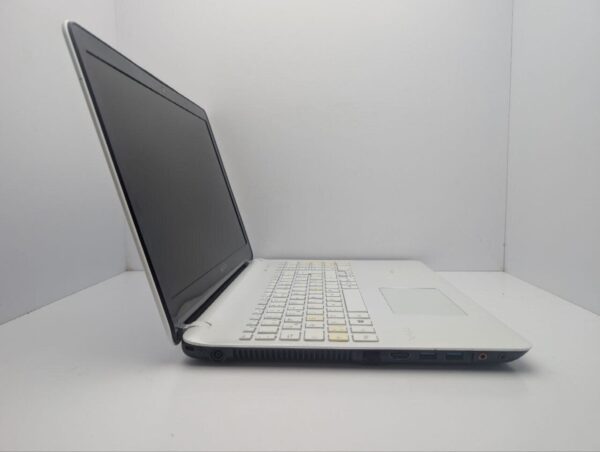 Ноутбук Sony Vaio SVF152 / 15.6" (1366x768) TN / Intel Pentium 2117U (2 ядра по 1.8 GHz) / 8 GB DDR3 / 1000 GB HDD / Intel HD Graphics 2500 / WebCam / DVD-ROM - Зображення 4