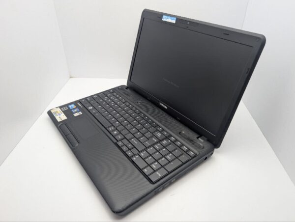Ноутбук Toshiba Satellite C660 / 15.6" (1366x768) TN / Intel Core i3-370M (2 (4) ядра по 2.4 GHz) / 6 GB DDR3 / 1000 GB HDD / Intel HD Graphics / WebCam / DVD-ROM - Зображення 7