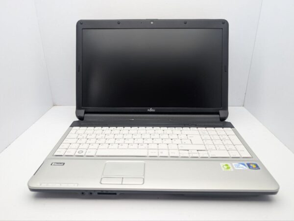 Ноутбук Fujitsu Lifebook A530 / 15" (1366x768) TN / Intel Core i3-370M (2 (4) ядра по 2.4 GHz) / 6 GB DDR3 / 120 GB SSD / Intel HD Graphics / WebCam / DVD-ROM - Зображення 3