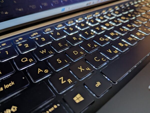 Ігровий ноутбук Asus ZenBook UX534F / 15.6" (1920x1080) IPS / Intel Core i7-10510U (4 (8) ядра по 1.8 - 4.9 GHz) / 16 GB DDR4 / 1000 GB SSD / nVidia GeForce GTX 1650, 4 GB GDDR5, 128-bit / WebCam / Windows 11 - Зображення 6
