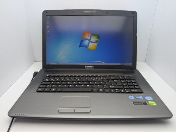 Ноутбук Medion Akoya P7818 / 17.3" (1600x900) TN / Intel Core i3-3110M (2 (4) ядра по 2.4 GHz) / 8 GB DDR3 / 750 GB HDD / nVidia GeForce GT 730M, 2 GB GDDR3, 128-bit / WebCam / DVD-ROM - Зображення 2