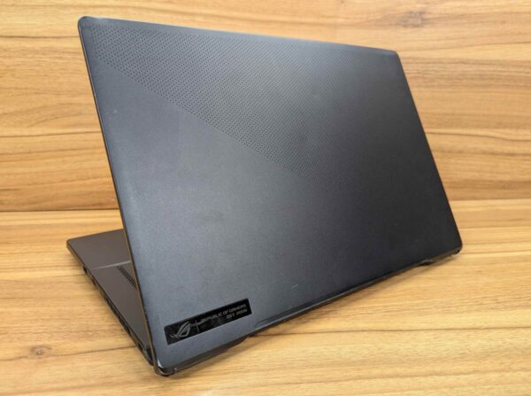 Ігровий ноутбук Б-клас Asus ROG Zephyrus M16 GU603ZW / 16" (1920x1200) IPS / Intel Core i9-12900H (14 (20) ядер по 3.8 - 5.0 GHz) / 16 GB DDR5 / 512 GB SSD / nVidia GeForce RTX 3070 Ti, 8 GB GDDR6X, 256-bit / WebCam / Windows 11 - Зображення 8