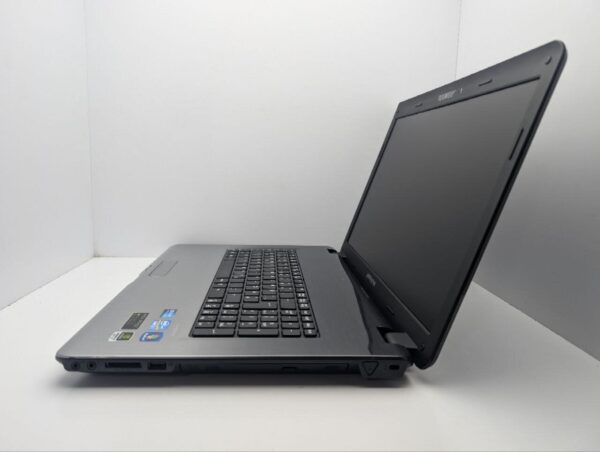 Ноутбук Medion Akoya P7624 / 17.3" (1600x900) TN / Intel Core i5-2450M (2 (4) ядра по 2.5 - 3.1 GHz) / 6 GB DDR3 / 1000 GB HDD / nVidia GeForce GT 630M, 1 GB GDDR3, 128-bit / WebCam / АКБ не держит - Зображення 5