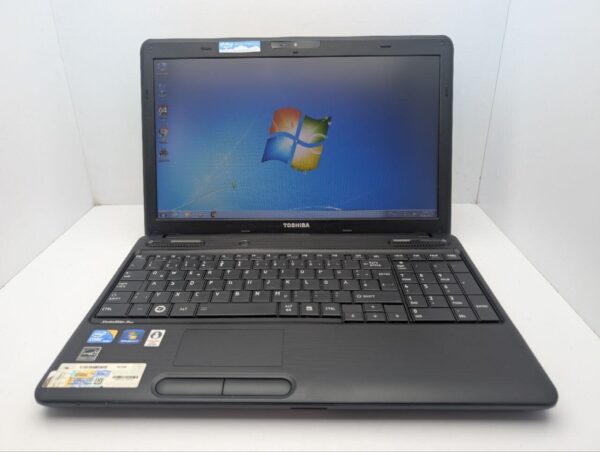 Ноутбук Toshiba Satellite C660 / 15.6" (1366x768) TN / Intel Core i3-370M (2 (4) ядра по 2.4 GHz) / 6 GB DDR3 / 1000 GB HDD / Intel HD Graphics / WebCam / DVD-ROM - Зображення 2