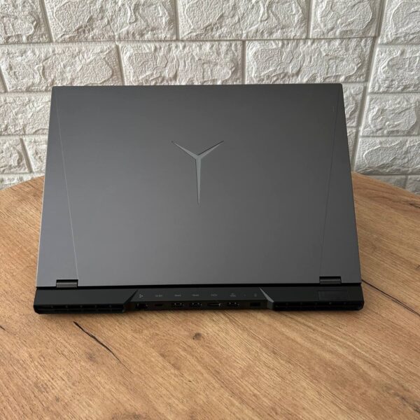 Ігровий ноутбук Lenovo Legion 5 Pro 16ACH6H / 16" (2560x1600) IPS / AMD Ryzen 7 5800H (8 (16) ядер по 3.2 - 4.4 GHz) / 16 GB DDR4 / 1000 GB SSD NVMe / nVidia GeForce RTX 3070, 8 GB GDDR6, 256-bit / WebCam - Зображення 3