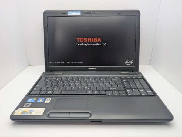 Ноутбук Toshiba Satellite C660 / 15.6" (1366x768) TN / Intel Core i3-370M (2 (4) ядра по 2.4 GHz) / 6 GB DDR3 / 1000 GB HDD / Intel HD Graphics / WebCam / DVD-ROM - Зображення 3