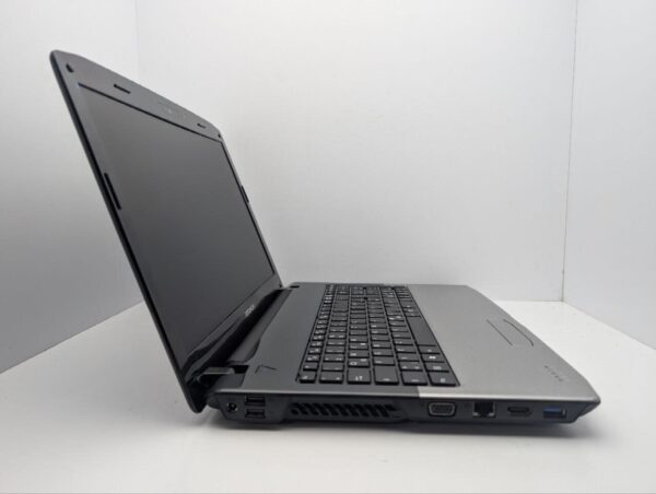 Ноутбук Medion Akoya P6812 / 15.6" (1366x768) TN / Intel Core i3-2330M (2 (4) ядра по 2.2 GHz) / 6 GB DDR3 / 500 GB HDD / nVidia GeForce GT 555M, 1 GB GDDR3, 128-bit / WebCam / DVD-ROM - Зображення 4