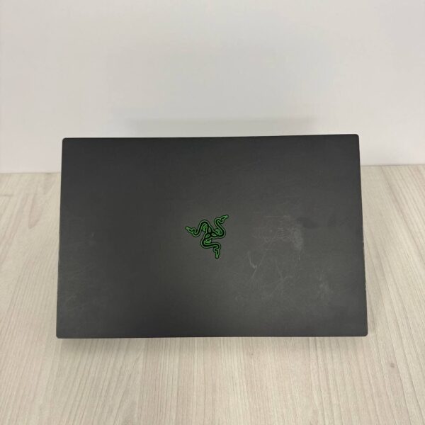 Ігровий ноутбук Б-клас Razer Blade 15 RZ09-02386 / 15.6" (1920x1080) IPS / Intel Core i7-9850H (6 (12) ядер по 2.6 - 4.6 GHz) / 16 GB DDR4 / 512 GB SSD NVMe / nVidia GeForce GTX 1070 Max-Q, 8 GB GDDR5, 256-bit - Зображення 3