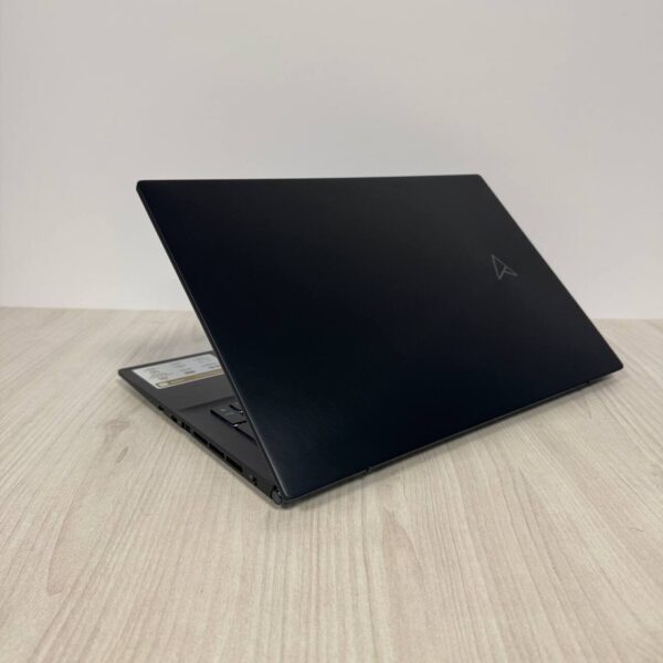 Ігровий ноутбук Asus ZenBook Pro 17 UM6702R / 17.3" (2560x1440) IPS Touch / AMD Ryzen 7 6800H (8 (16) ядер по 3.2 - 4.7 GHz) / 16 GB DDR5 / 512 GB SSD NVMe / nVidia GeForce RTX 3050, 4 GB GDDR6, 128-bit / WebCam - Зображення 6
