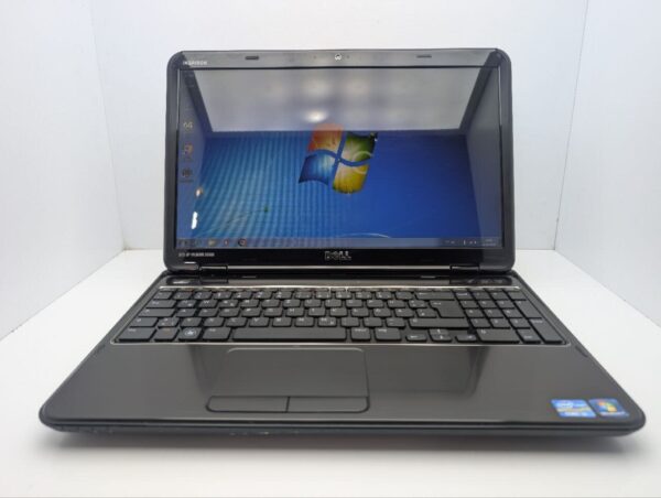 Ноутбук Dell Inspiron N5110 / 15.6" (1366x768) TN / Intel Core i3-2350M (2 (4) ядра по 2.3 GHz) / 6 GB DDR3 / 500 GB HDD / nVidia GeForce GT 525M, 1 GB GDDR3, 128-bit / WebCam / DVD-ROM - Зображення 2