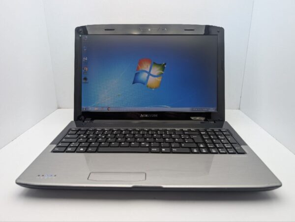 Ноутбук Medion Akoya P6812 / 15.6" (1366x768) TN / Intel Core i3-2330M (2 (4) ядра по 2.2 GHz) / 6 GB DDR3 / 500 GB HDD / nVidia GeForce GT 555M, 1 GB GDDR3, 128-bit / WebCam / DVD-ROM - Зображення 2