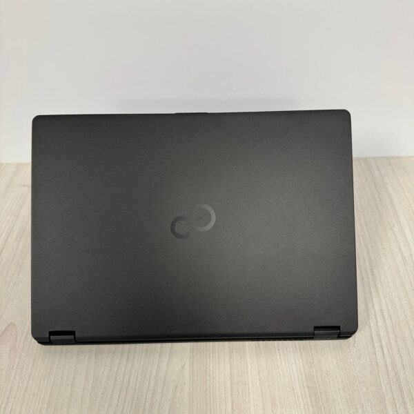 Ноутбук Fujitsu LifeBook U749 / 14" (1920x1080) IPS / Intel Core i5-8365U (4 (8) ядра по 1.6 - 4.1 GHz) / 8 GB DDR4 / 256 GB SSD NVMe / Intel UHD Graphics 620 / WebCam - Зображення 3