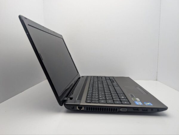 Ноутбук Acer Aspire E1-531G / 15.6" (1366x768) TN / Intel Core i3-2310M (2 (4) ядра по 2.1 GHz) / 6 GB DDR3 / 1000 GB HDD / nVidia GeForce GT 520M, 1 GB GDDR3, 64-bit / WebCaM / DVD-ROM - Зображення 4