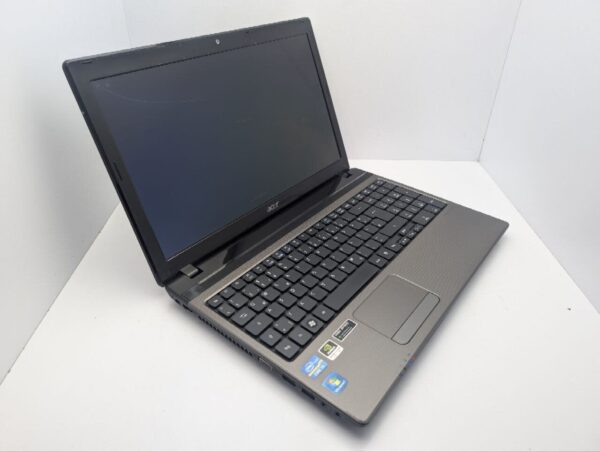 Ноутбук Acer Aspire E1-531G / 15.6" (1366x768) TN / Intel Core i3-2310M (2 (4) ядра по 2.1 GHz) / 6 GB DDR3 / 1000 GB HDD / nVidia GeForce GT 520M, 1 GB GDDR3, 64-bit / WebCaM / DVD-ROM - Зображення 6